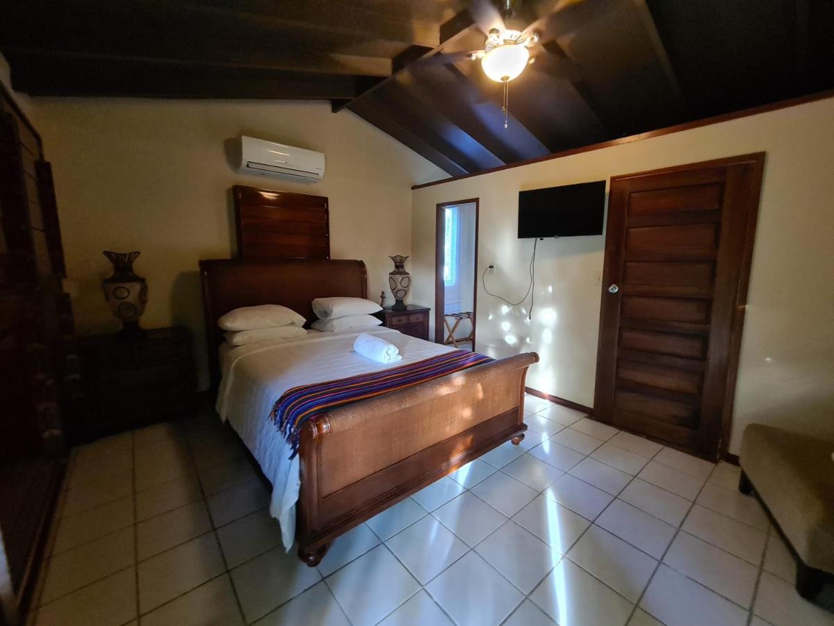 Yocamatsu Bed & Breakfast Caye Caulker Exterior photo