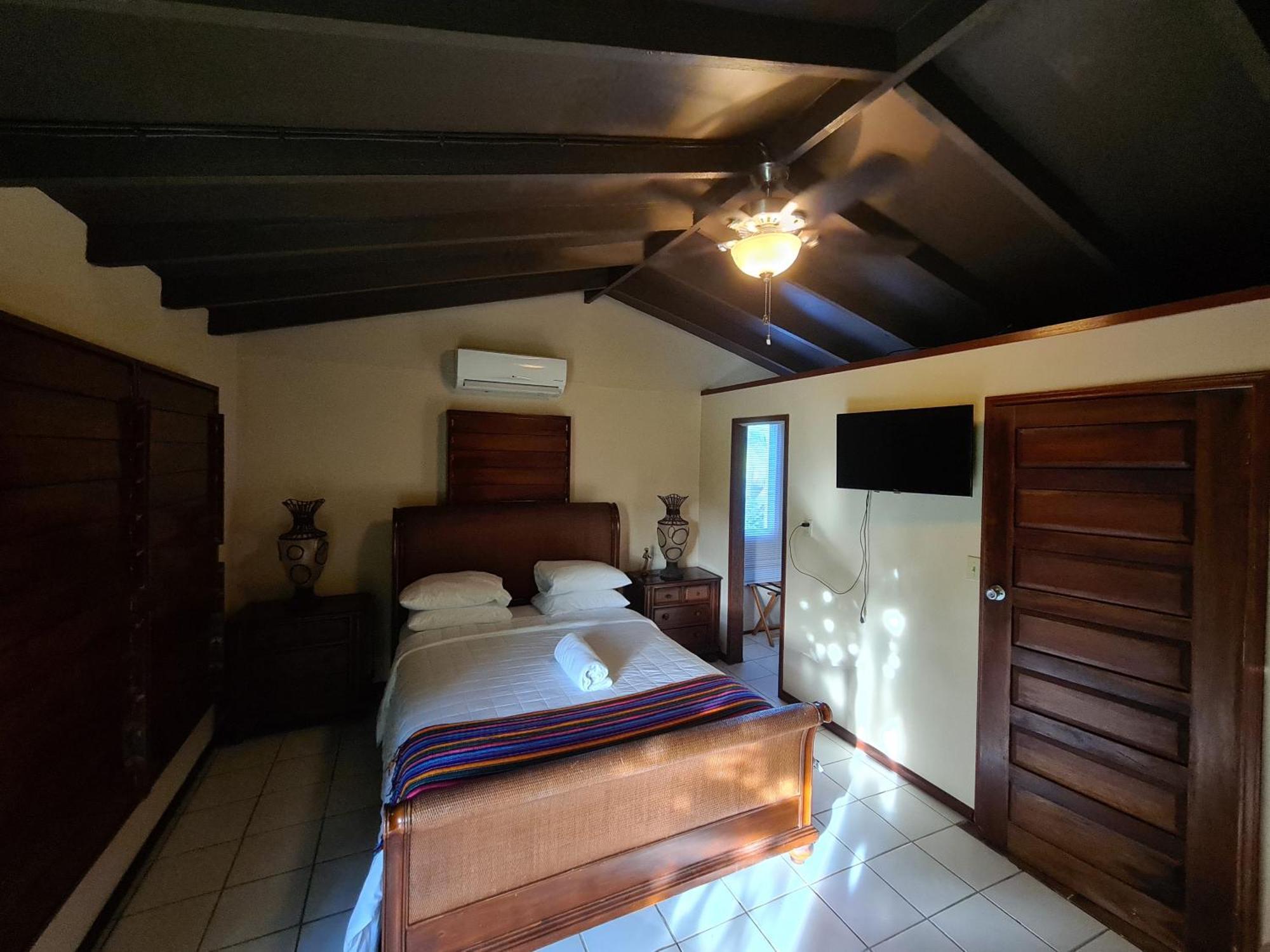 Yocamatsu Bed & Breakfast Caye Caulker Exterior photo